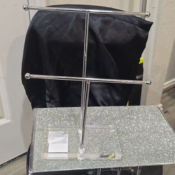 At Home Acrylic Base Silver Jewelry Display Bar Organizer - Picture 3 of 6